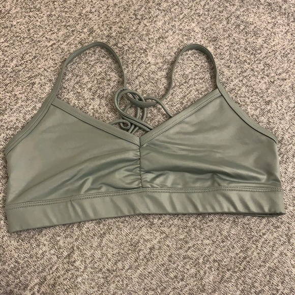 NWOT Alo Yoga sunny strappy sage green glossy bra - Picture 3 of 5